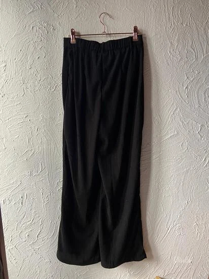 Crne somotske pantalone S/M NOVO