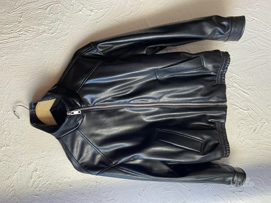 Stradivarius crna jakna od eko koze XS/S