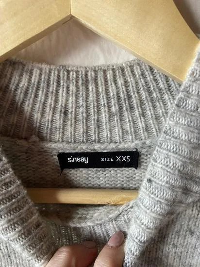 Sinsay sivi dzemper sa kristalima XXS/XS