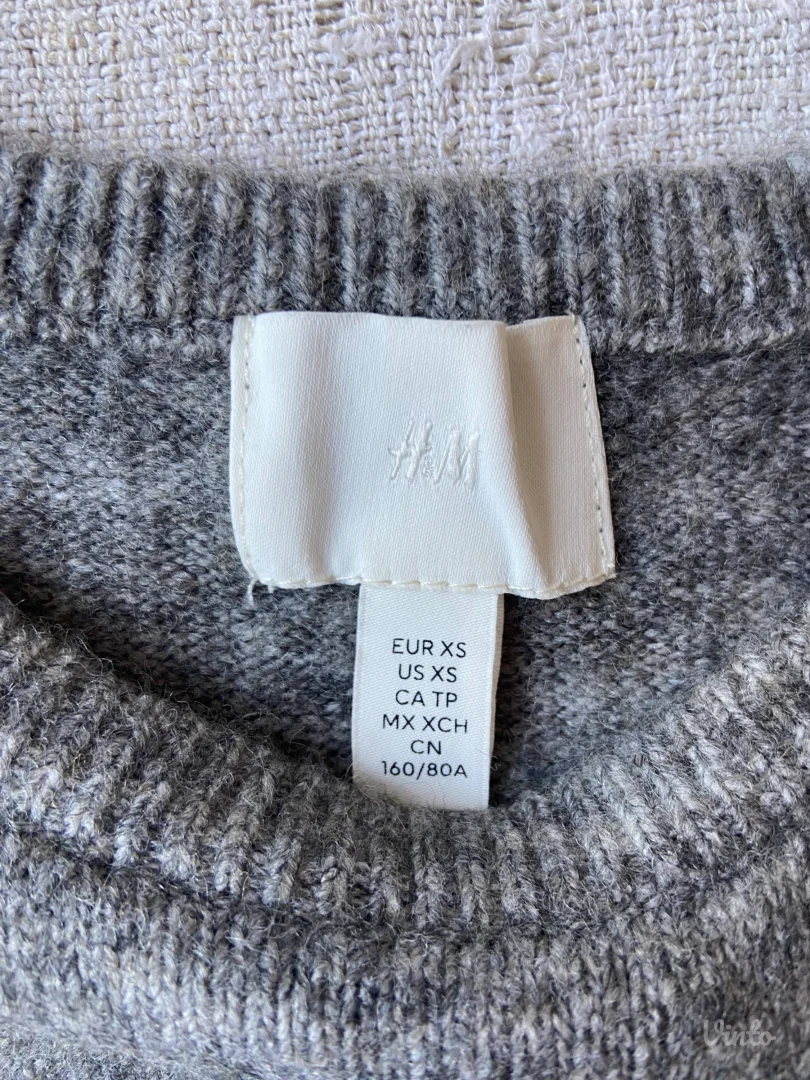 H&M sivi dzemper kratkih rukava XS/S
