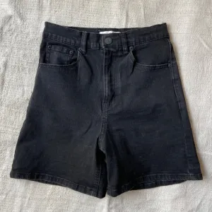 Pull&Bear crni teksas sorts XS/S