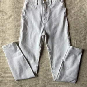 Pull&Bear bele farmerke XS/S