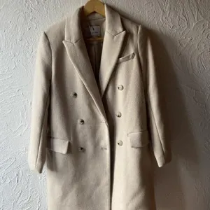 Stradivarius bez kaput sa vunom XS/S