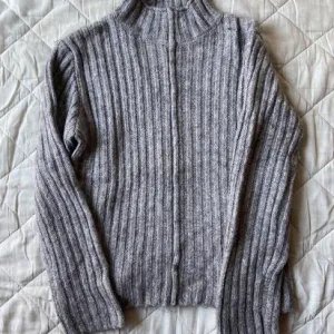 Zara lapor sivi dzemper S/M