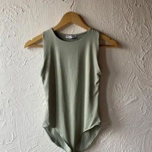 Stradivarius zeleni bodi S/M