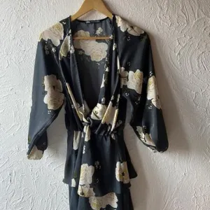 Zara zelena haljina sa printom S/M