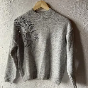 Sinsay sivi dzemper sa kristalima XXS/XS