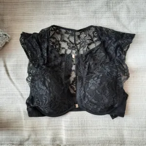 H&M crni top od cipke 75B