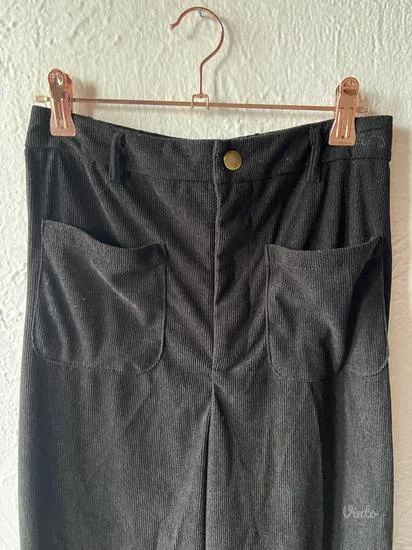 Crne somotske pantalone S/M NOVO