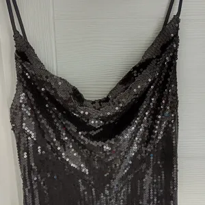 Kombinezon elegantan crni sljokicav