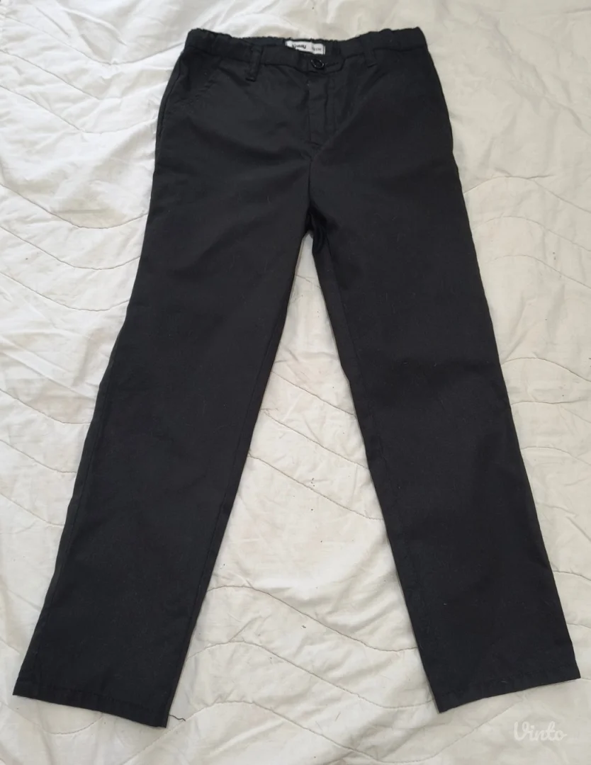 Sinsay nove crne pantalone 122