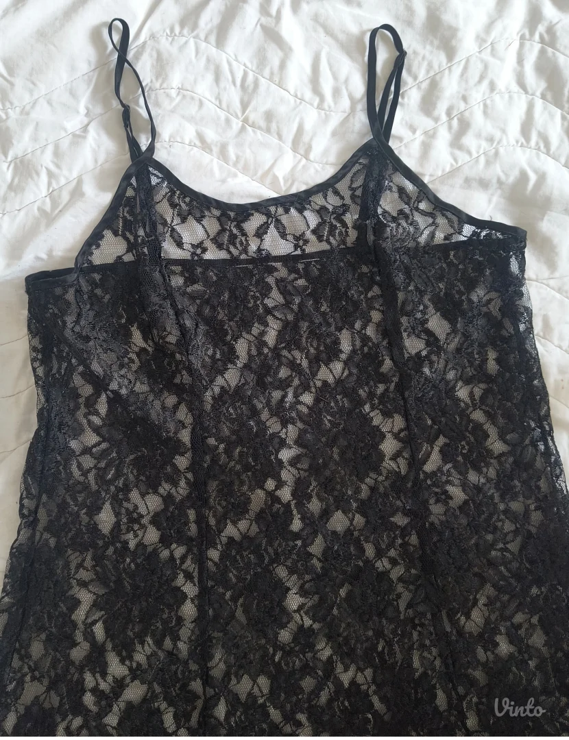 Spavaćica od crne čipke, veći broj