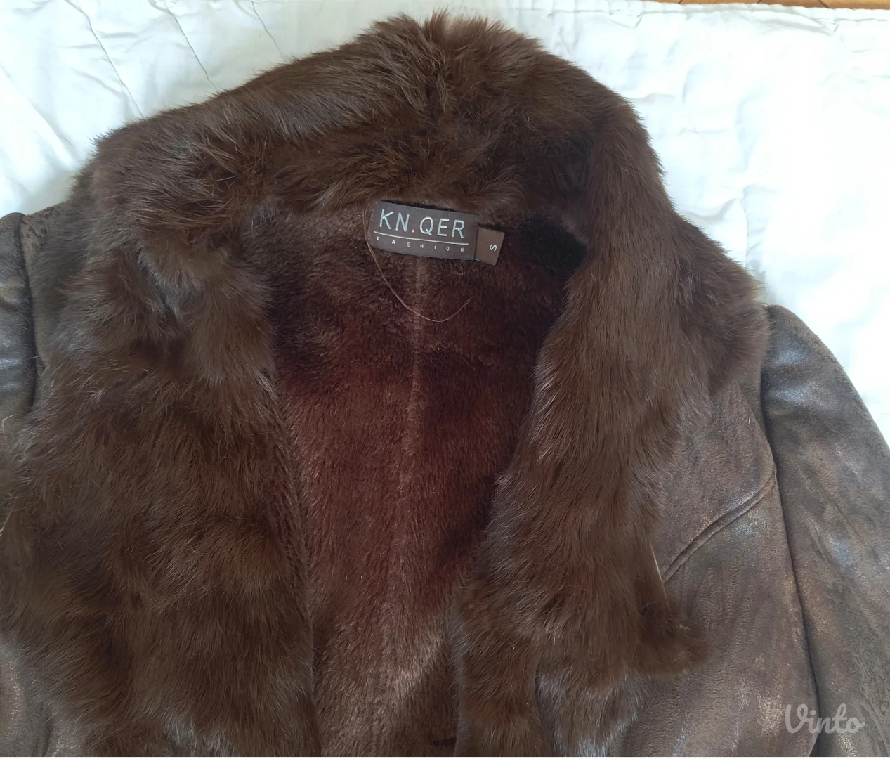 Kn.qer jakna sa pravim krznom S