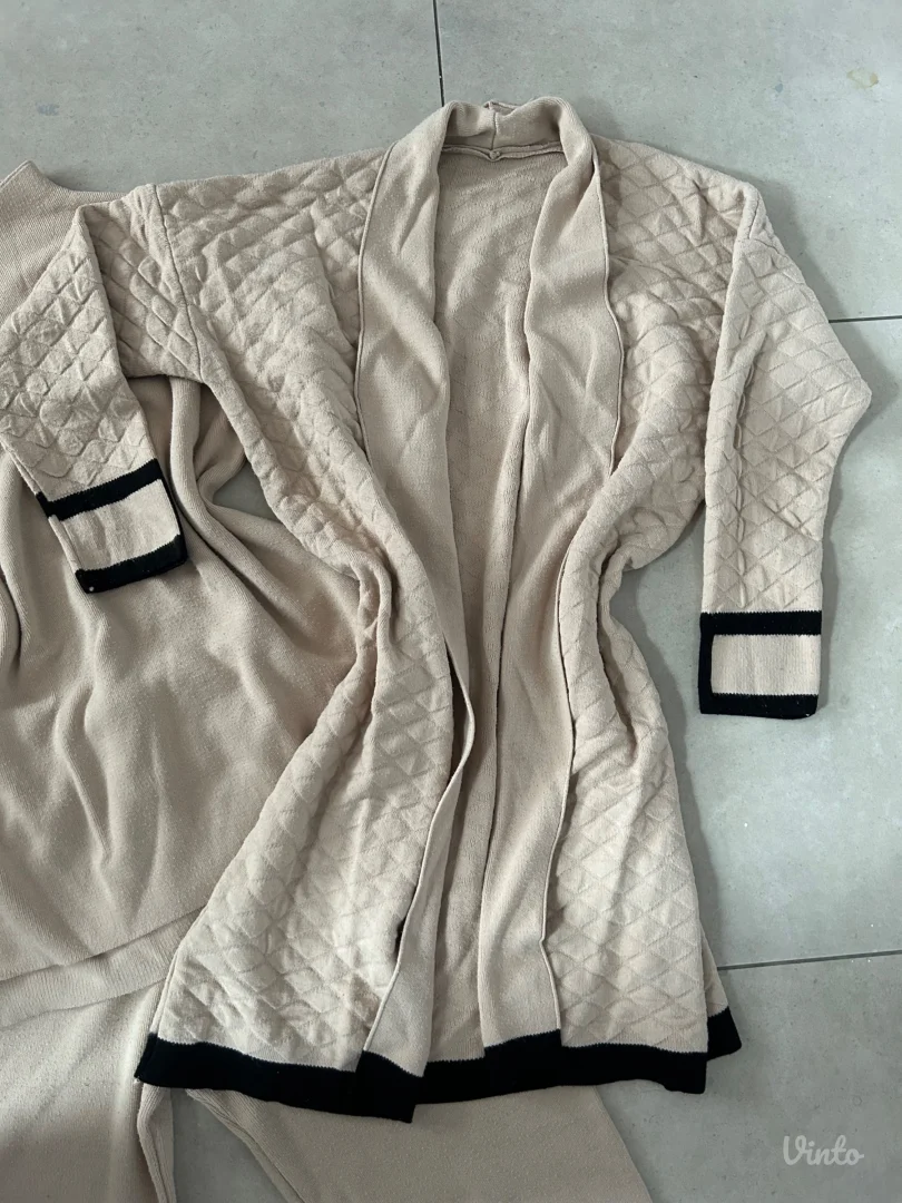 Elegantni bež pleteni komplet u tri dela