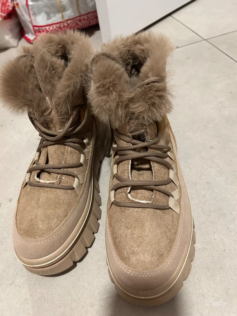 Zimske čizme u bež/kamel boji