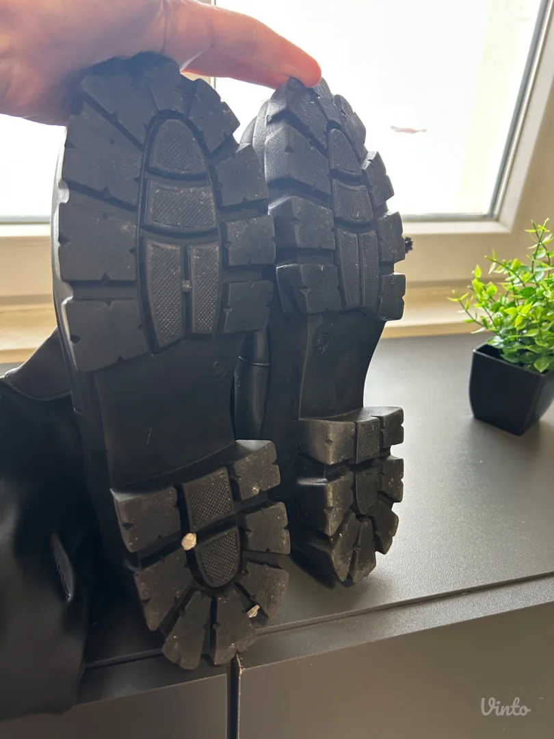 Ženske čizme preko kolena