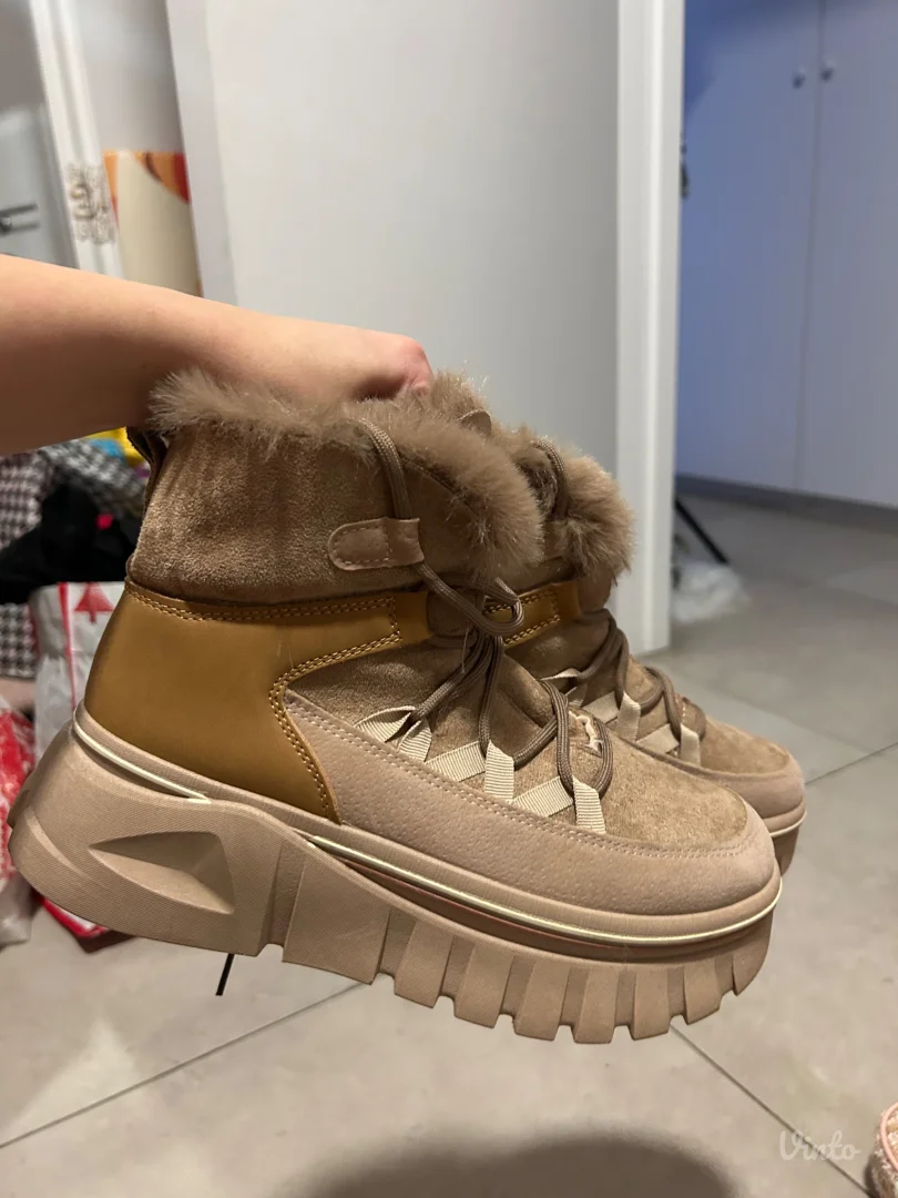 Zimske čizme u bež/kamel boji