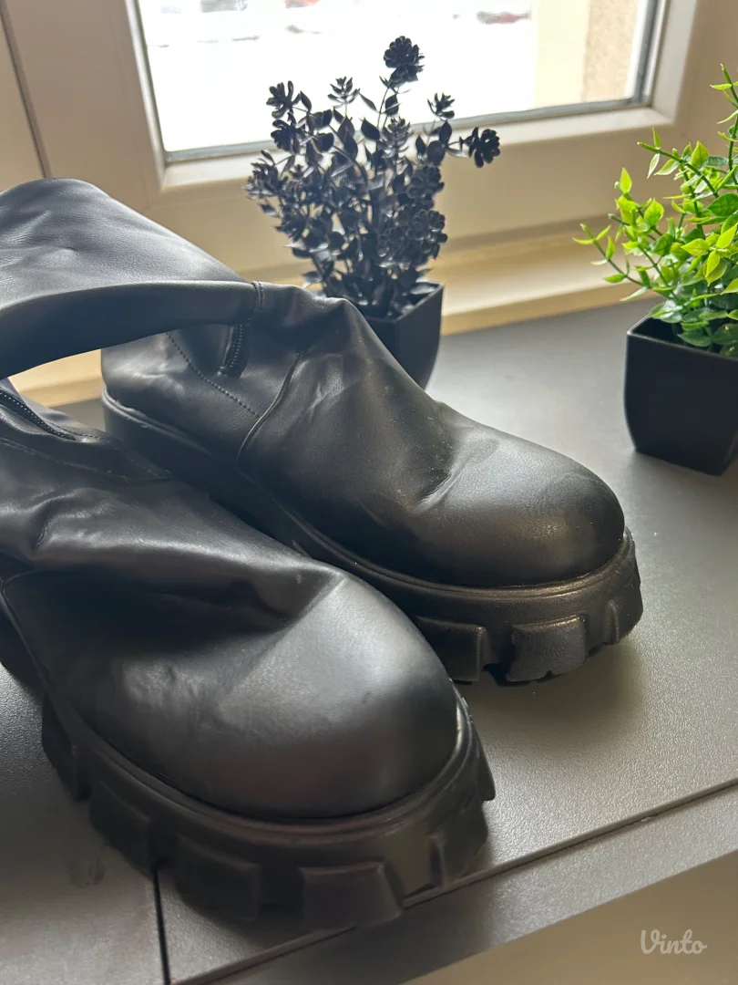 Ženske čizme preko kolena