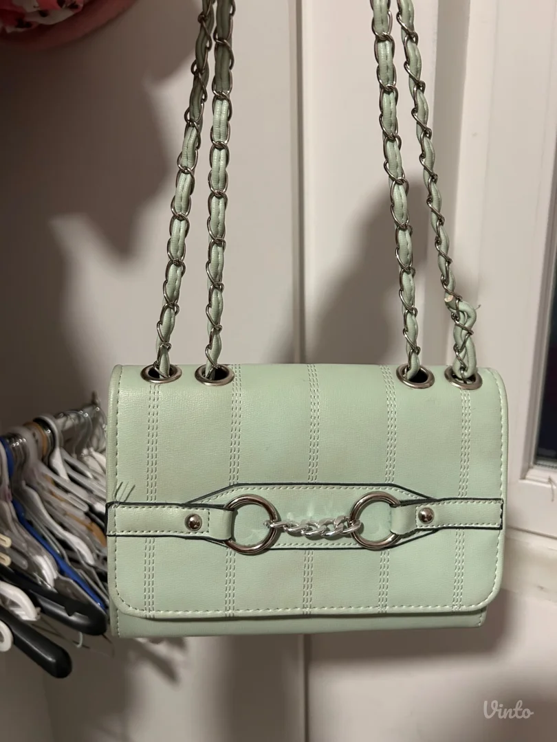 Ženska torbica u mint zelenoj boji