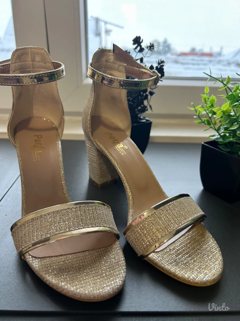 Polovne ženske štikle – zlatne, elegantne