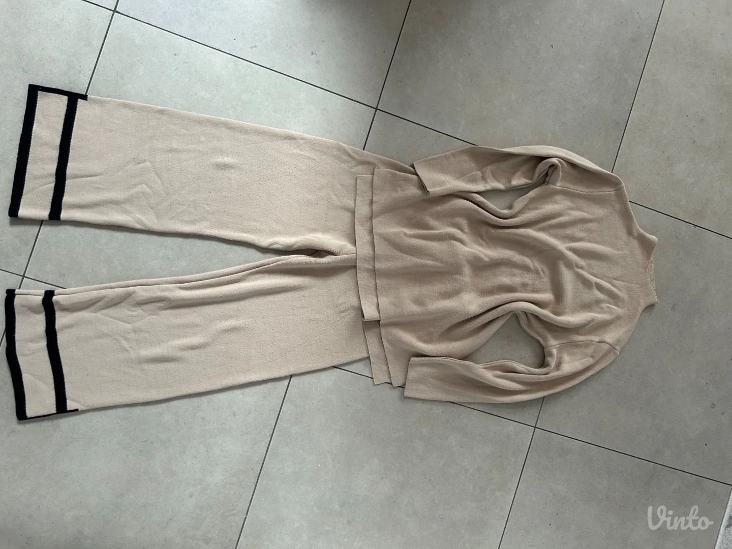 Elegantni bež pleteni komplet u tri dela