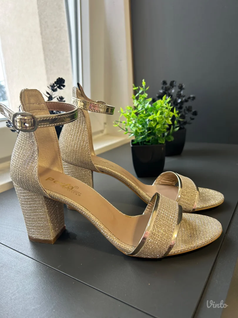 Polovne ženske štikle – zlatne, elegantne