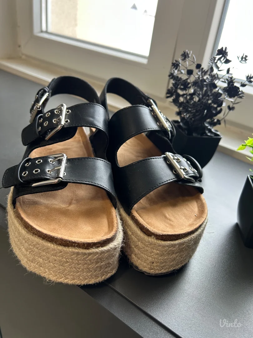 Sandale na platformu crne boje