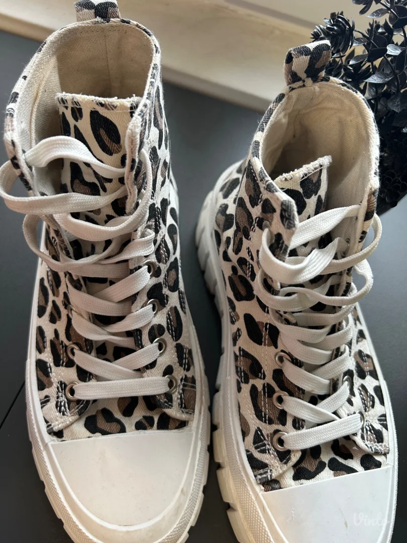 Polovne ženske patike – leopard dezen