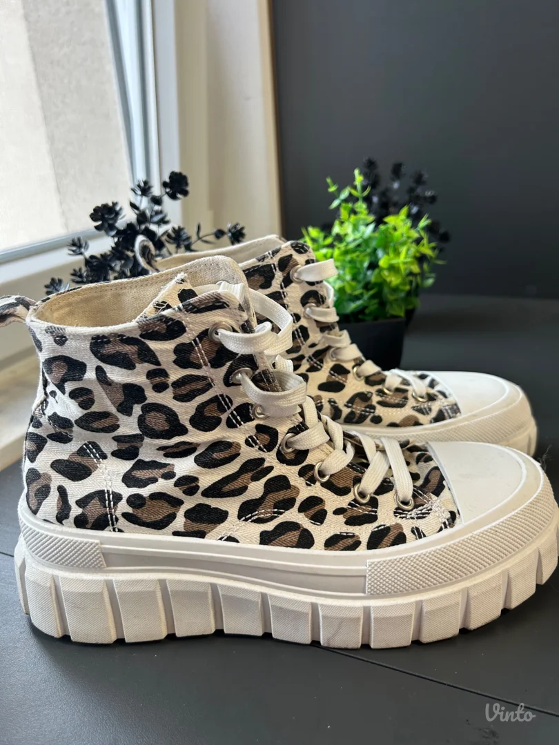 Polovne ženske patike – leopard dezen