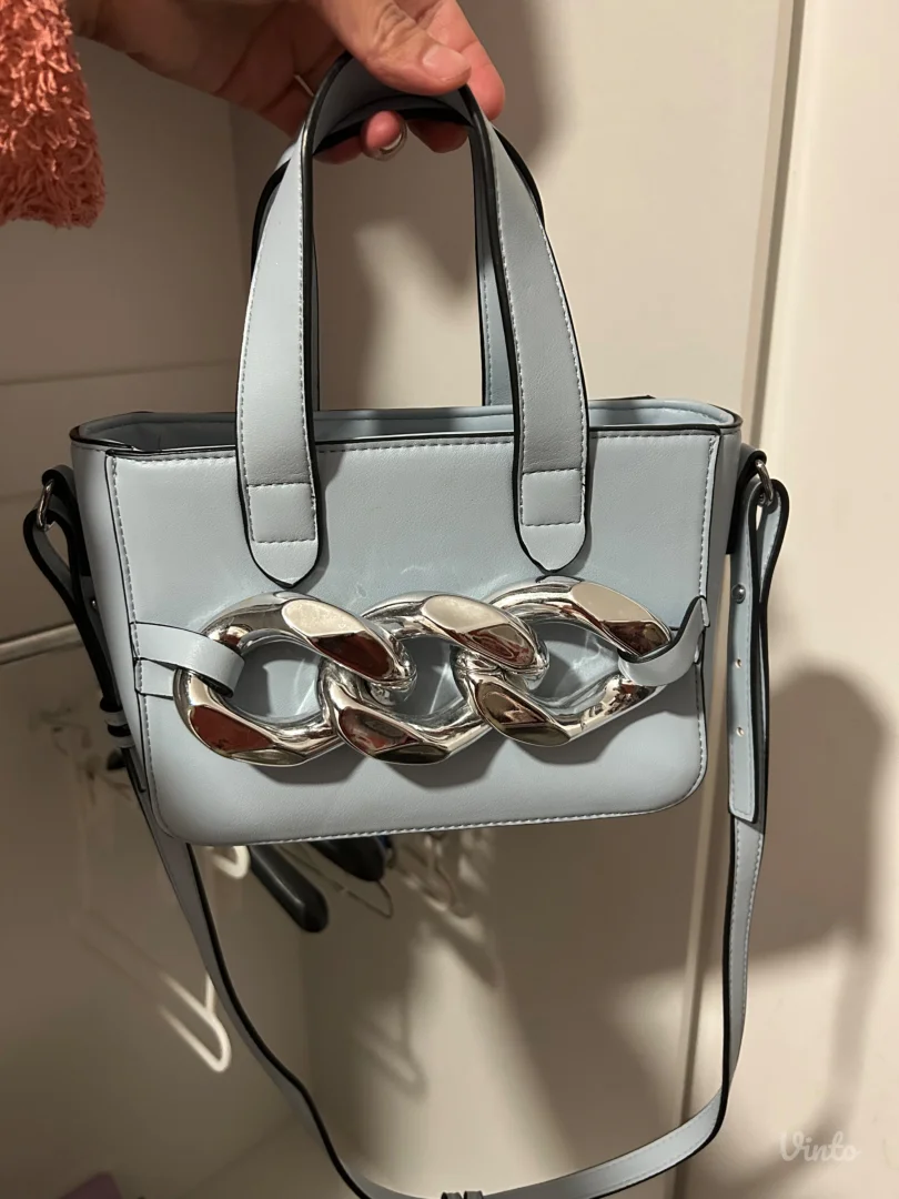 Ženska torba u svetlo plavoj boji