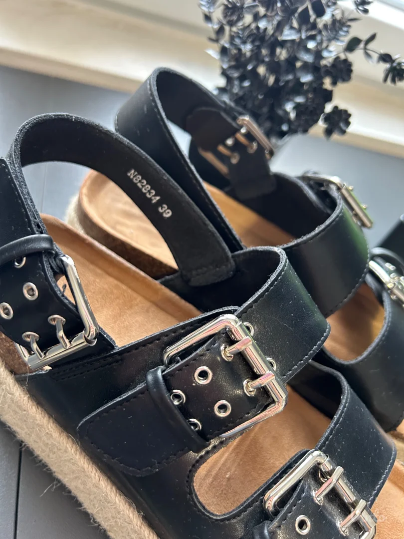 Sandale na platformu crne boje