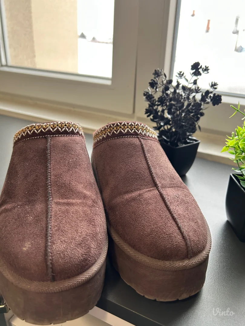 Papuče u braon boji