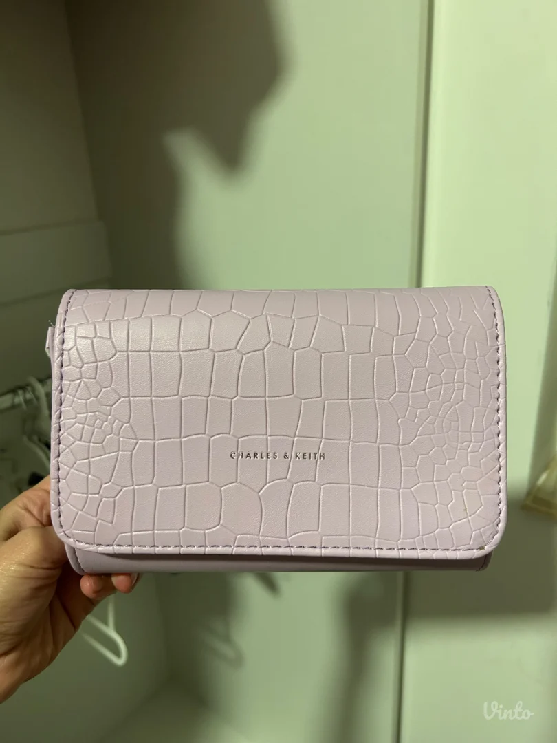 Charles & Keith ženska torbica / pismo-torba