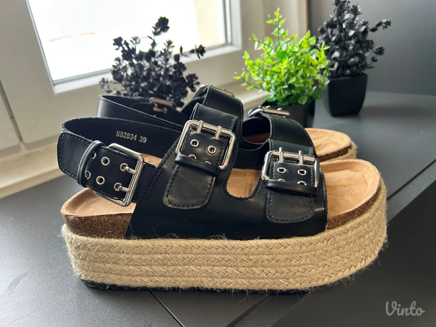 Sandale na platformu crne boje