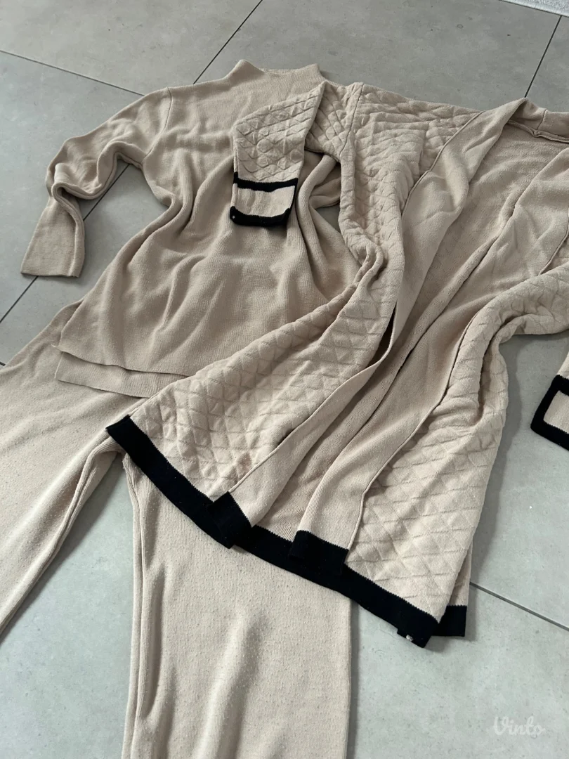 Elegantni bež pleteni komplet u tri dela