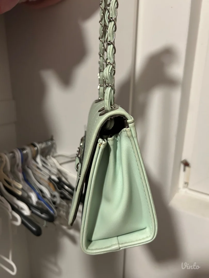 Ženska torbica u mint zelenoj boji