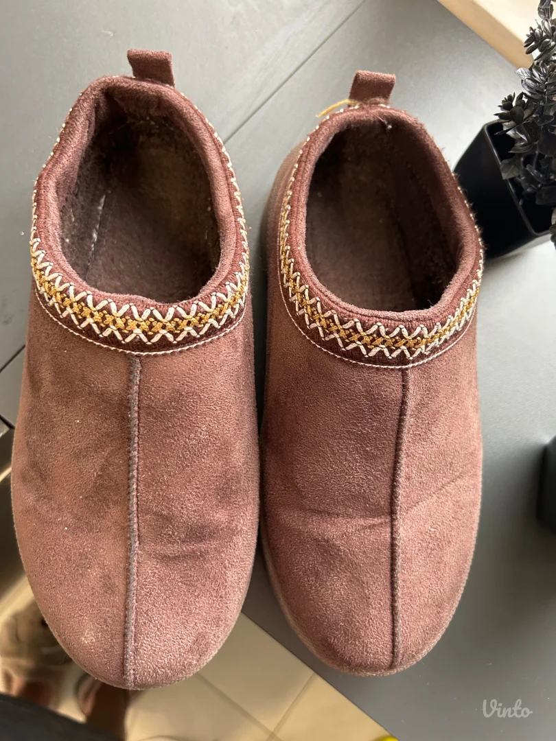 Papuče u braon boji