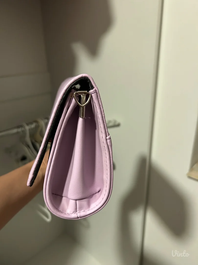 Charles & Keith ženska torbica / pismo-torba