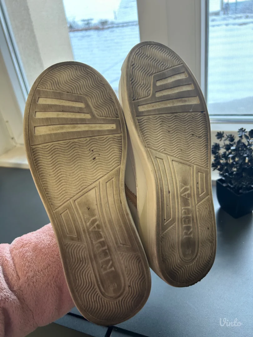 Polovne ženske patike – Replay