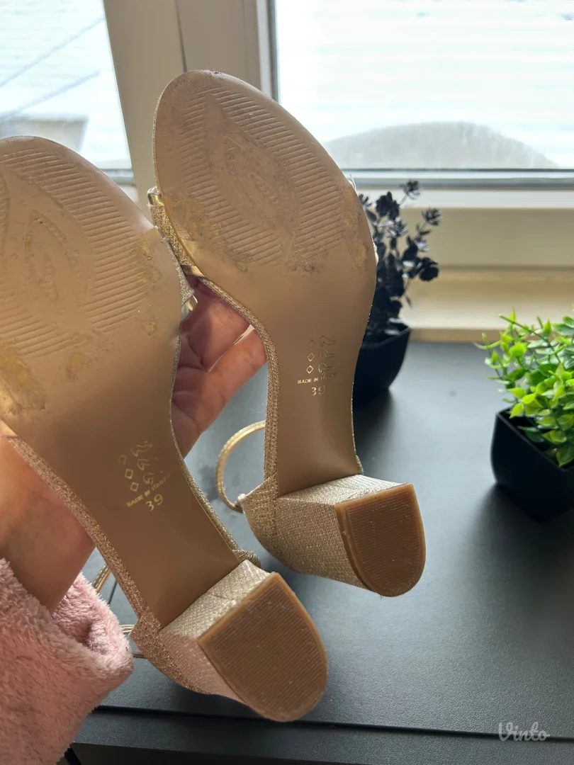 Polovne ženske štikle – zlatne, elegantne