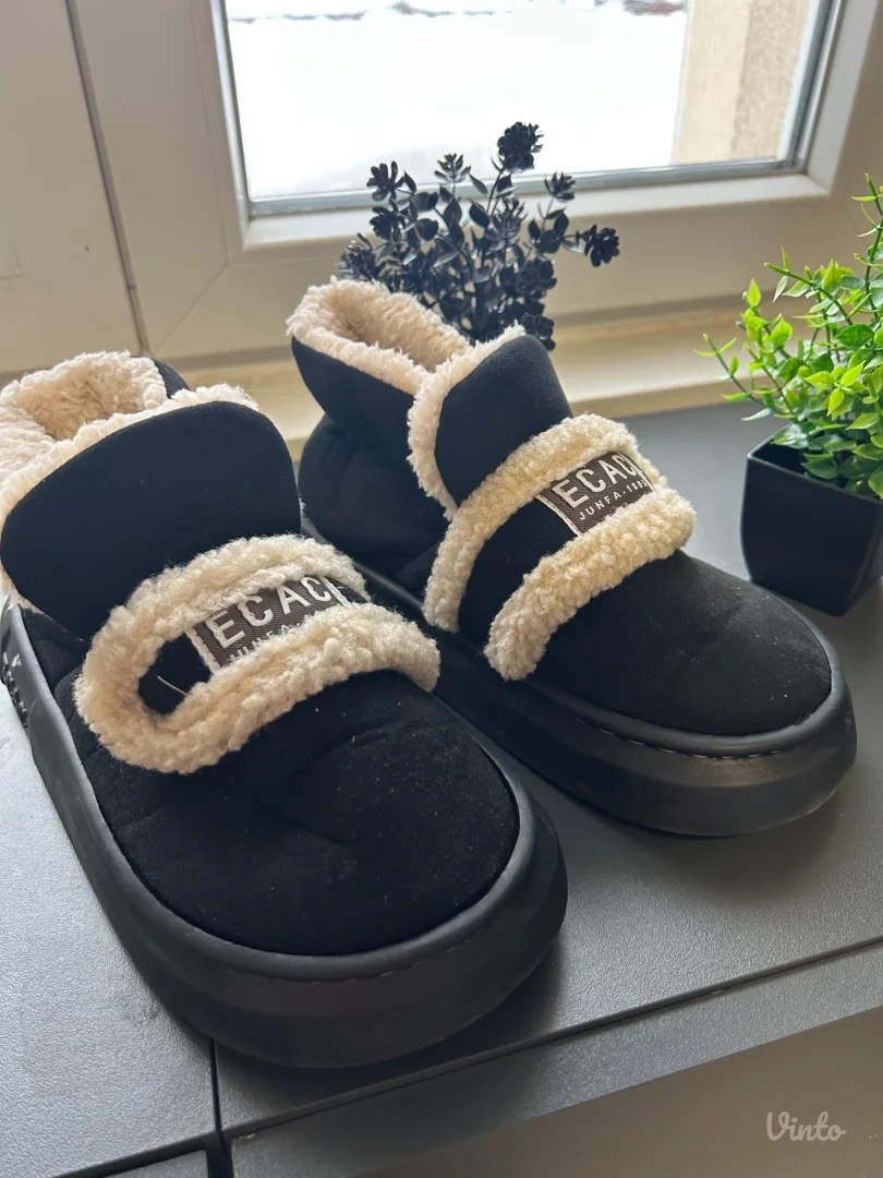 Zimske čizme/patike sa krznom