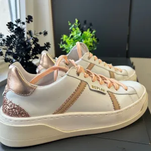 Polovne ženske patike – Replay