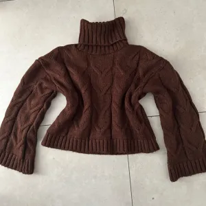 Ženski džemper brenda Daisy Woman