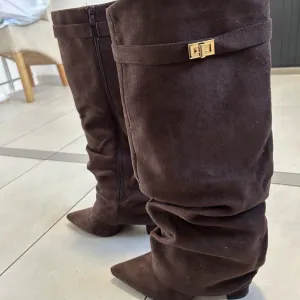 Elegantne smeđe čizme