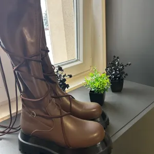 ženske čizme – braon, sa vezivanjem