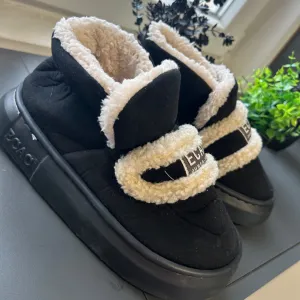 Zimske čizme/patike sa krznom