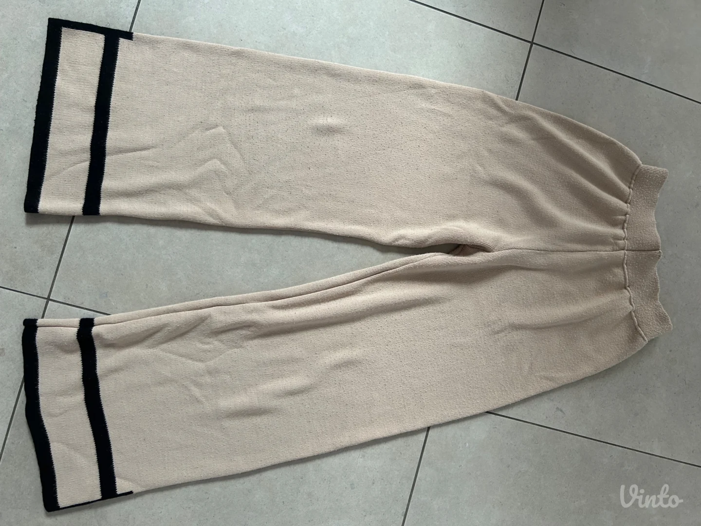 Elegantni bež pleteni komplet u tri dela