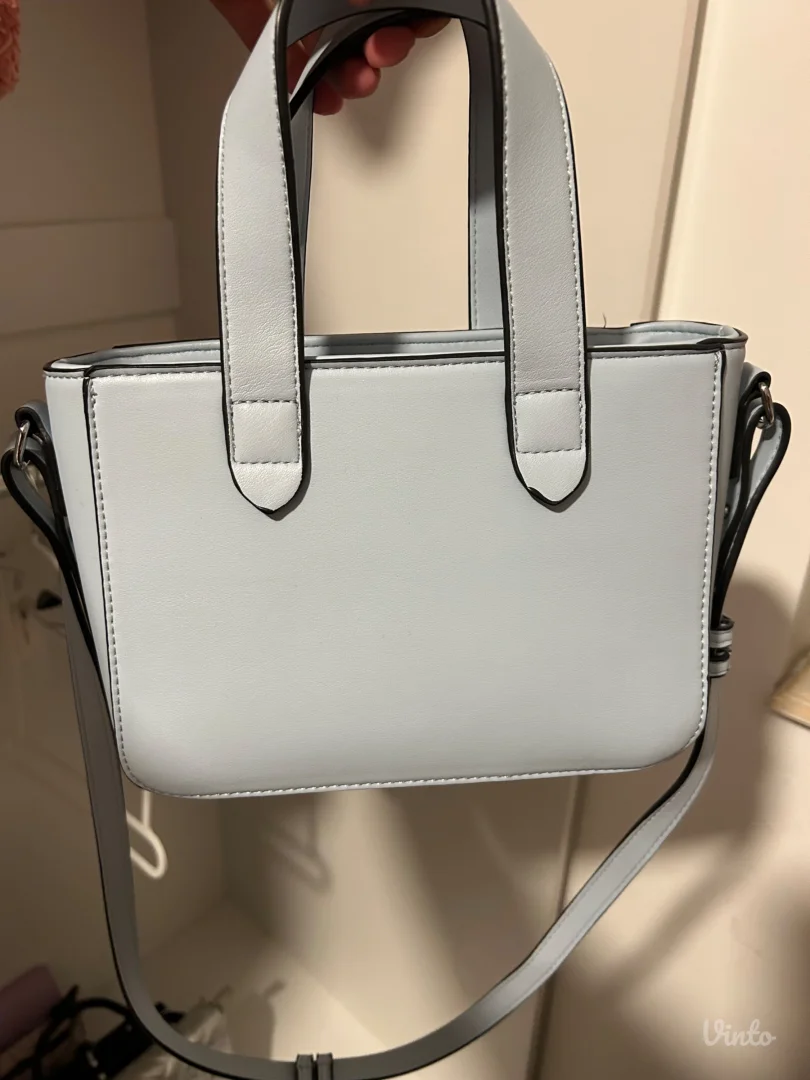 Ženska torba u svetlo plavoj boji