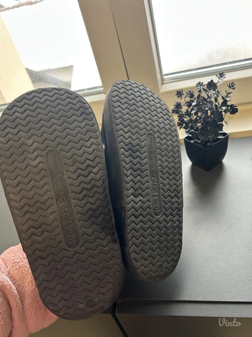 Zimske čizme/patike sa krznom