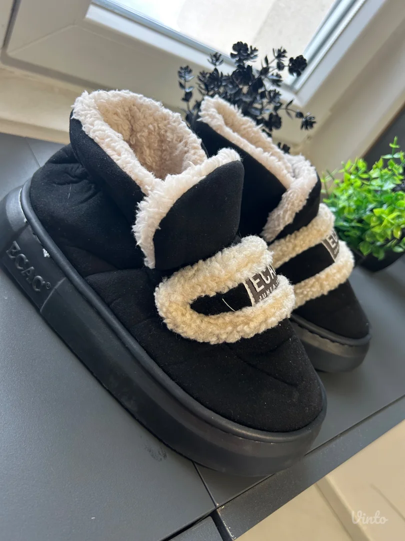 Zimske čizme/patike sa krznom